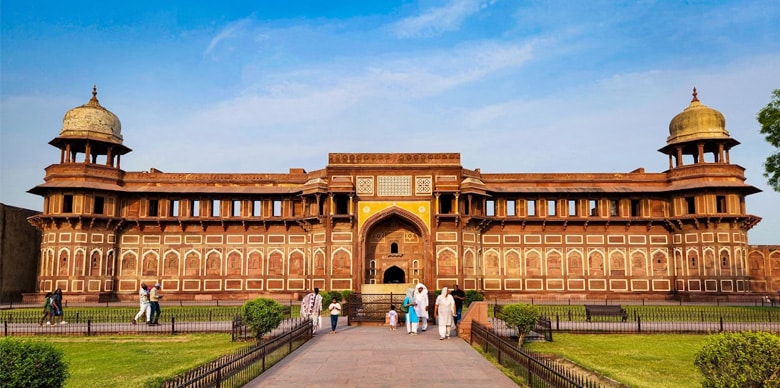 Golden Triangle Tour with Udaipur Boat Ride on Lake