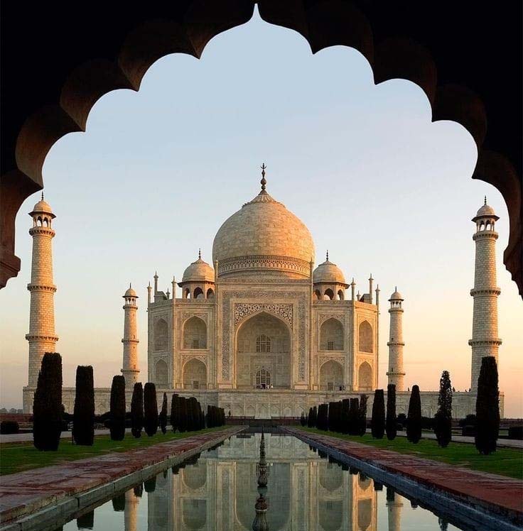 Professional Tour Guide Agra